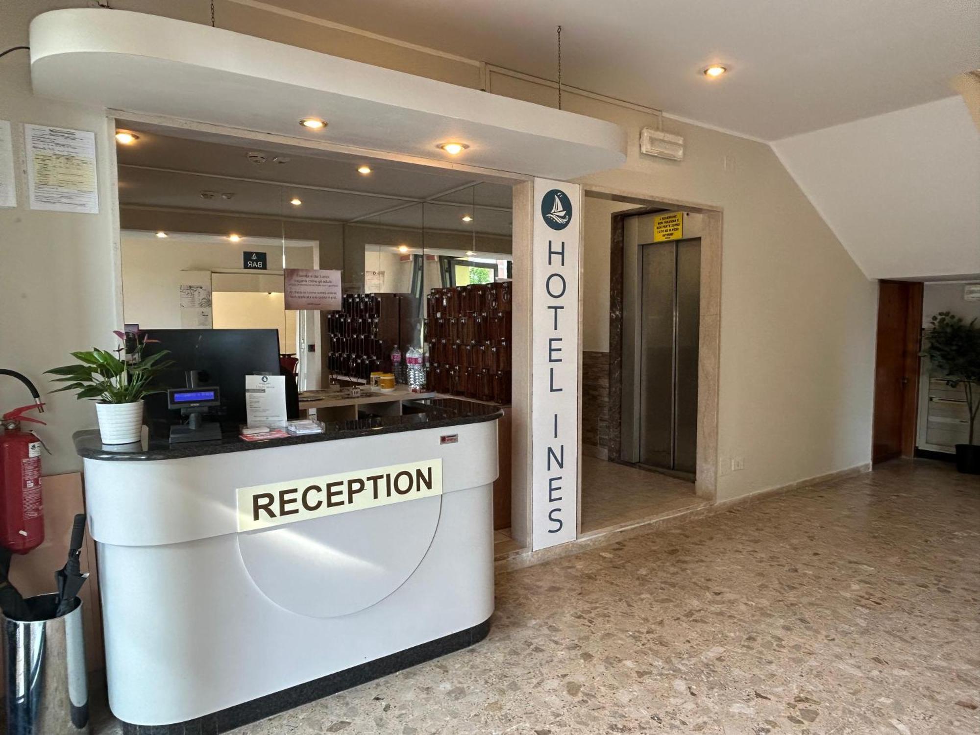Hotel Ines Чезенатико Экстерьер фото