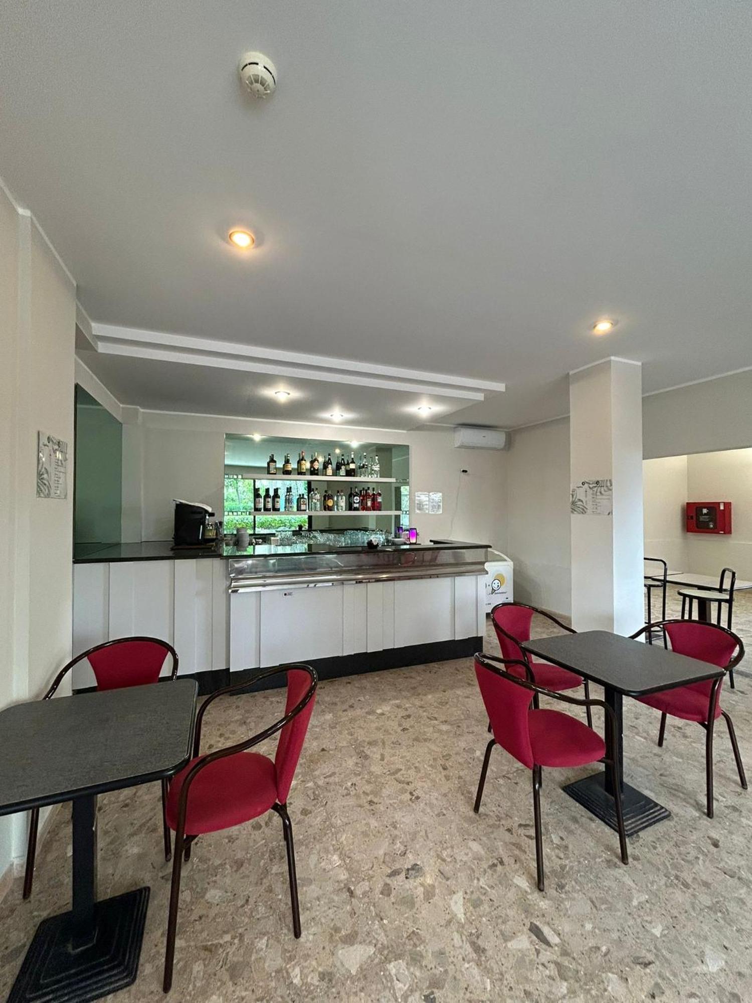 Hotel Ines Чезенатико Экстерьер фото