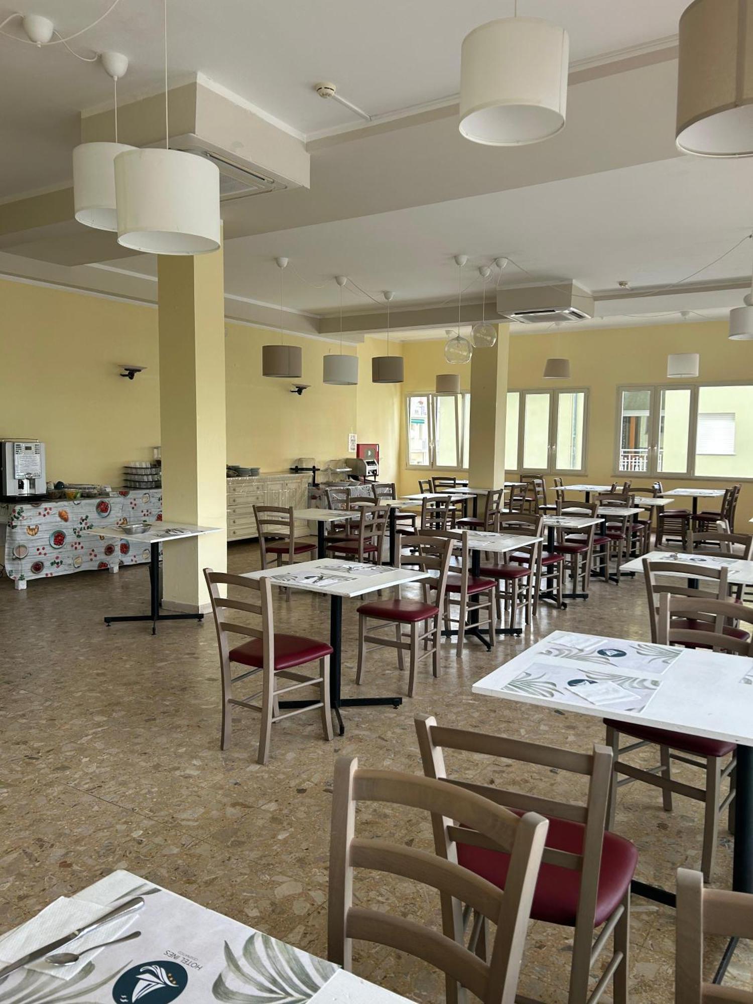 Hotel Ines Чезенатико Экстерьер фото