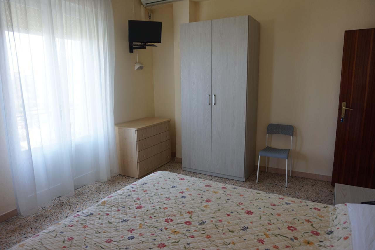 Hotel Ines Чезенатико Экстерьер фото